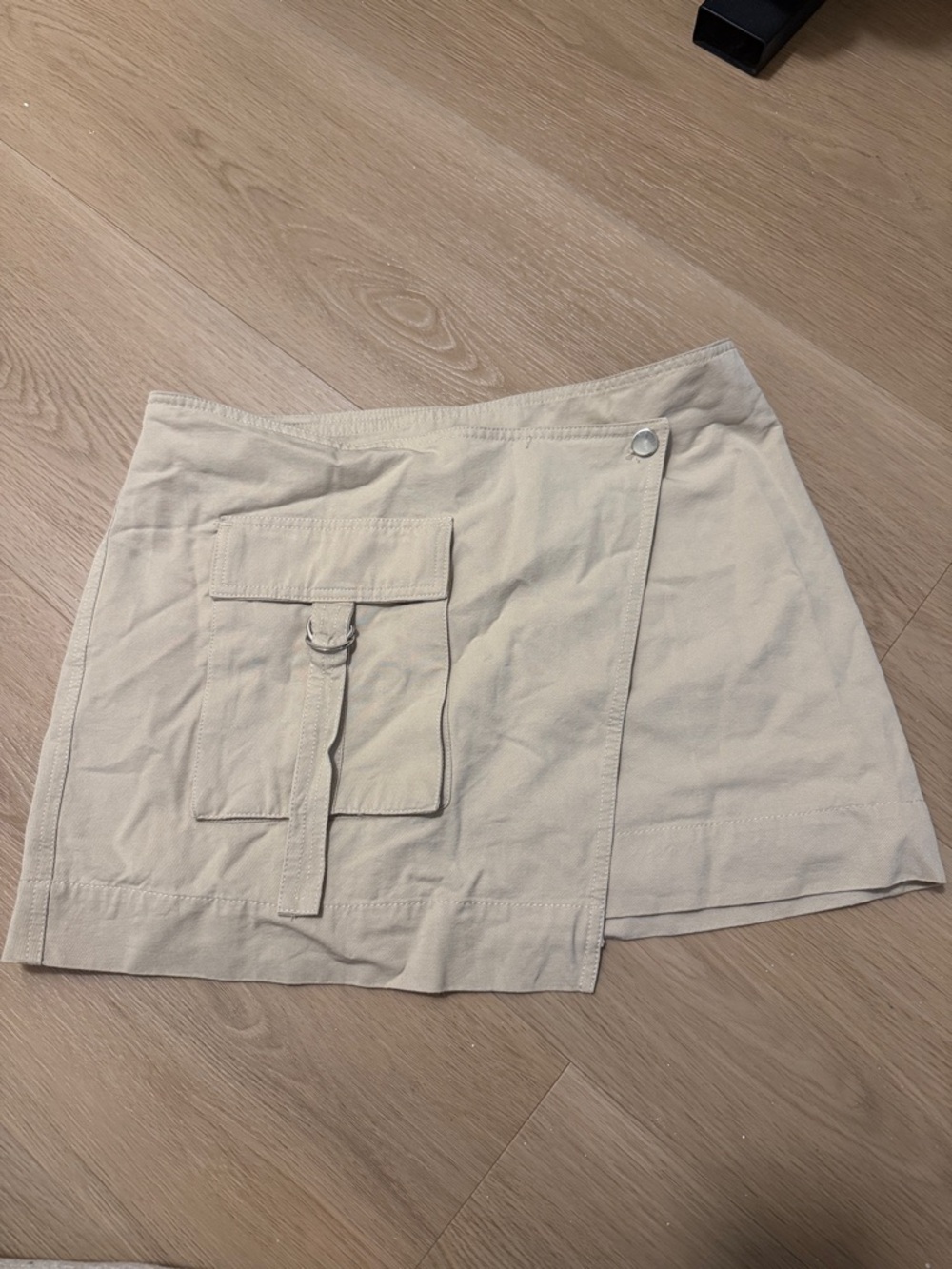 H&M Beige Utility Pocket Wrap Mini Skirt Size 10